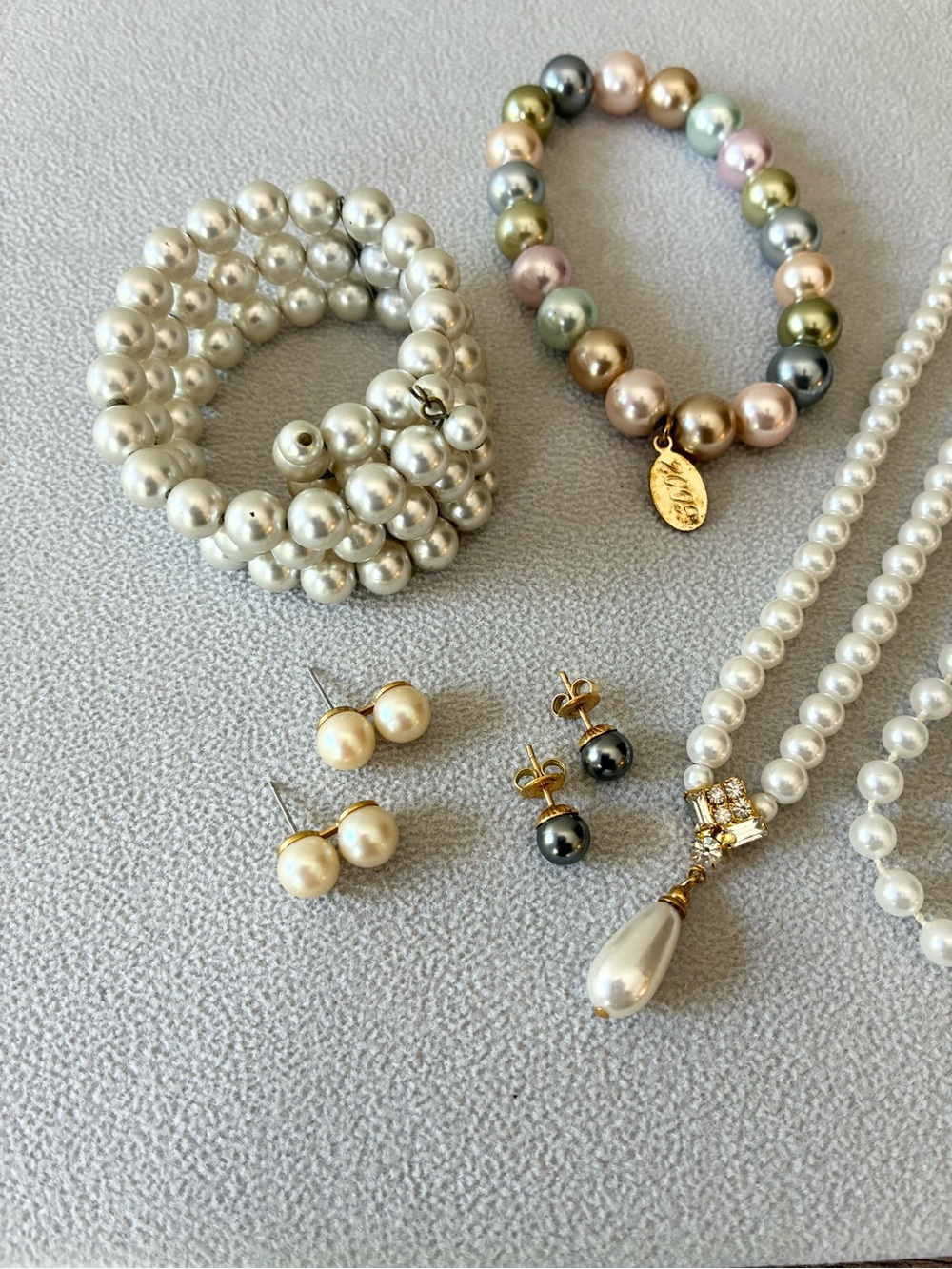 Vintage Faux Pearl Jewelry Lot, Earrings x 2, Bracelet x 2, Necklace x 2 - Picture 2 of 14
